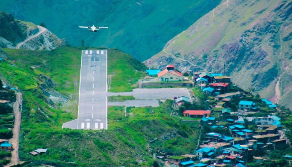 डोल्पामा घर-घरका छतमाथि राताम्य खुर्सानी  